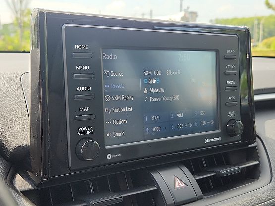 2022 Toyota RAV4 XLE photo 11
