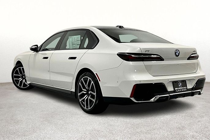 2025 BMW i7