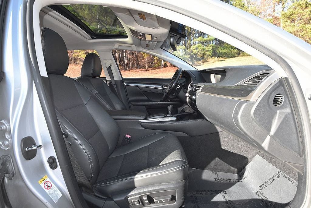 2016 Lexus GS 200t image 15
