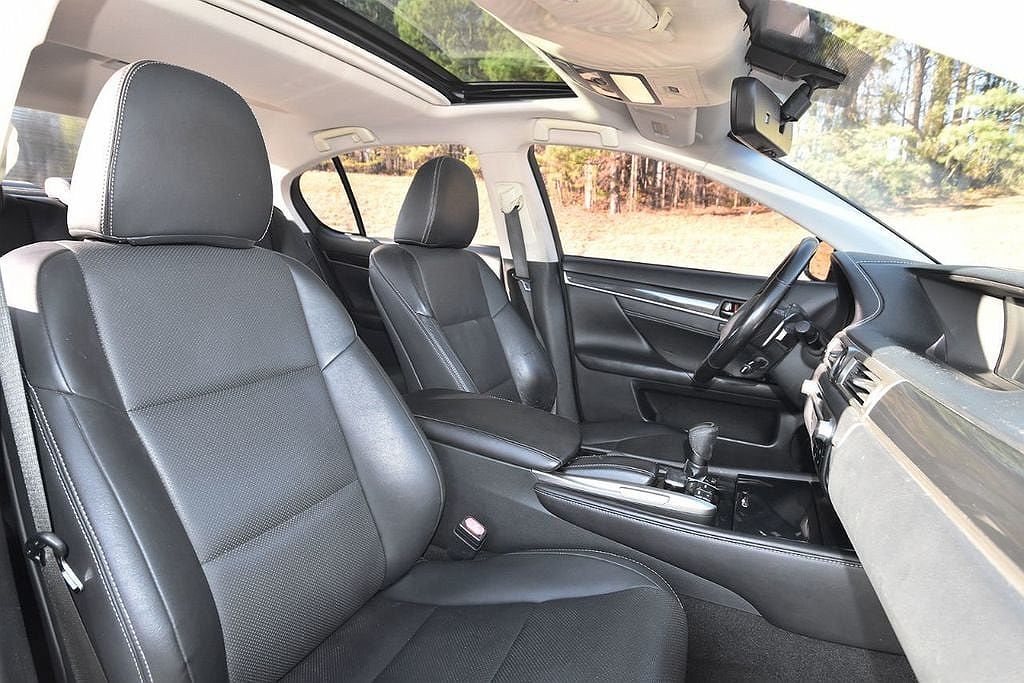 2016 Lexus GS 200t image 16