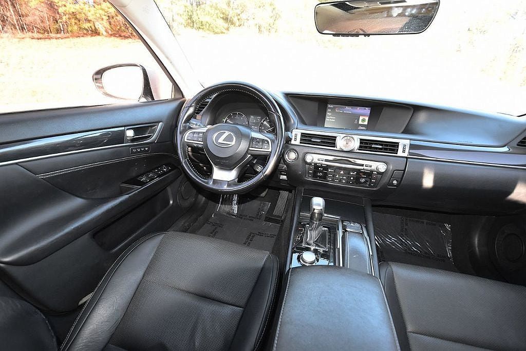 2016 Lexus GS 200t image 8