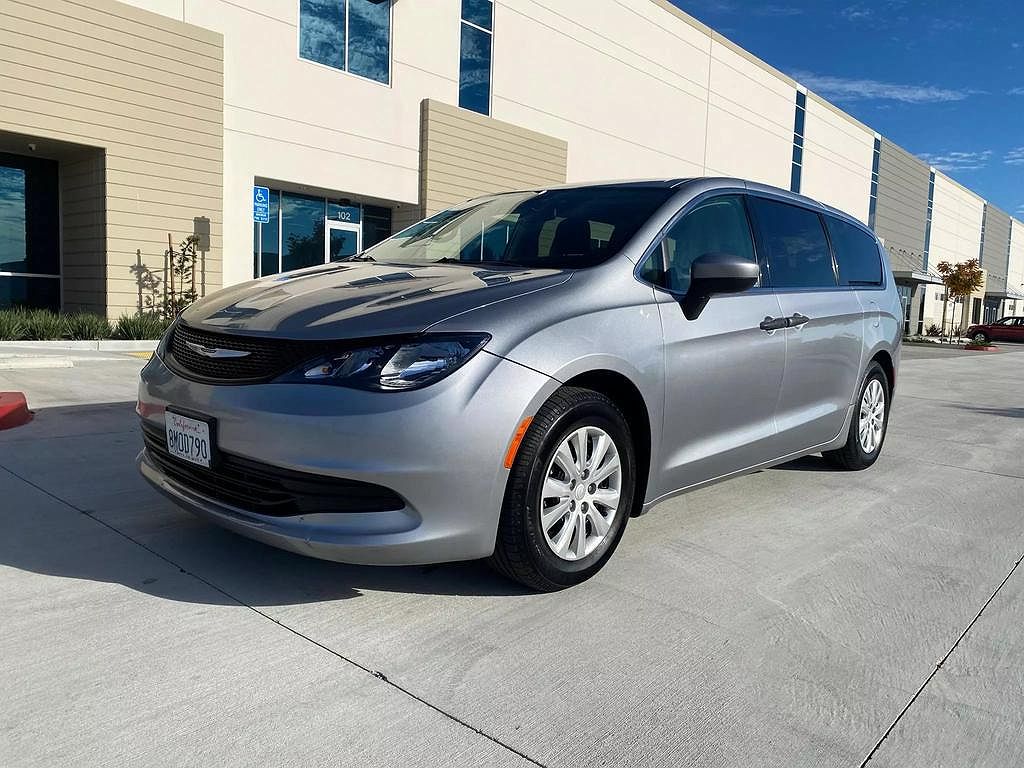 2019 Chrysler Pacifica L image 0