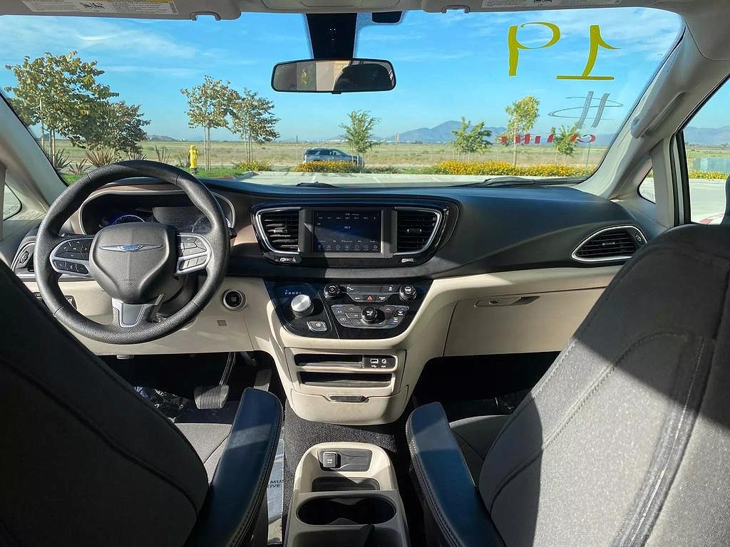 2019 Chrysler Pacifica L image 11