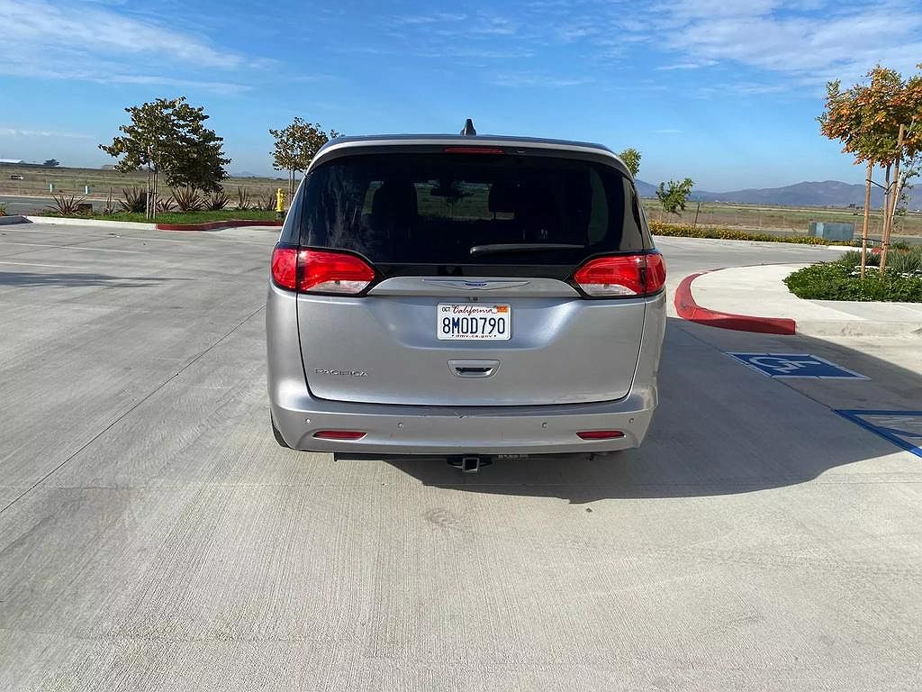 2019 Chrysler Pacifica L image 3