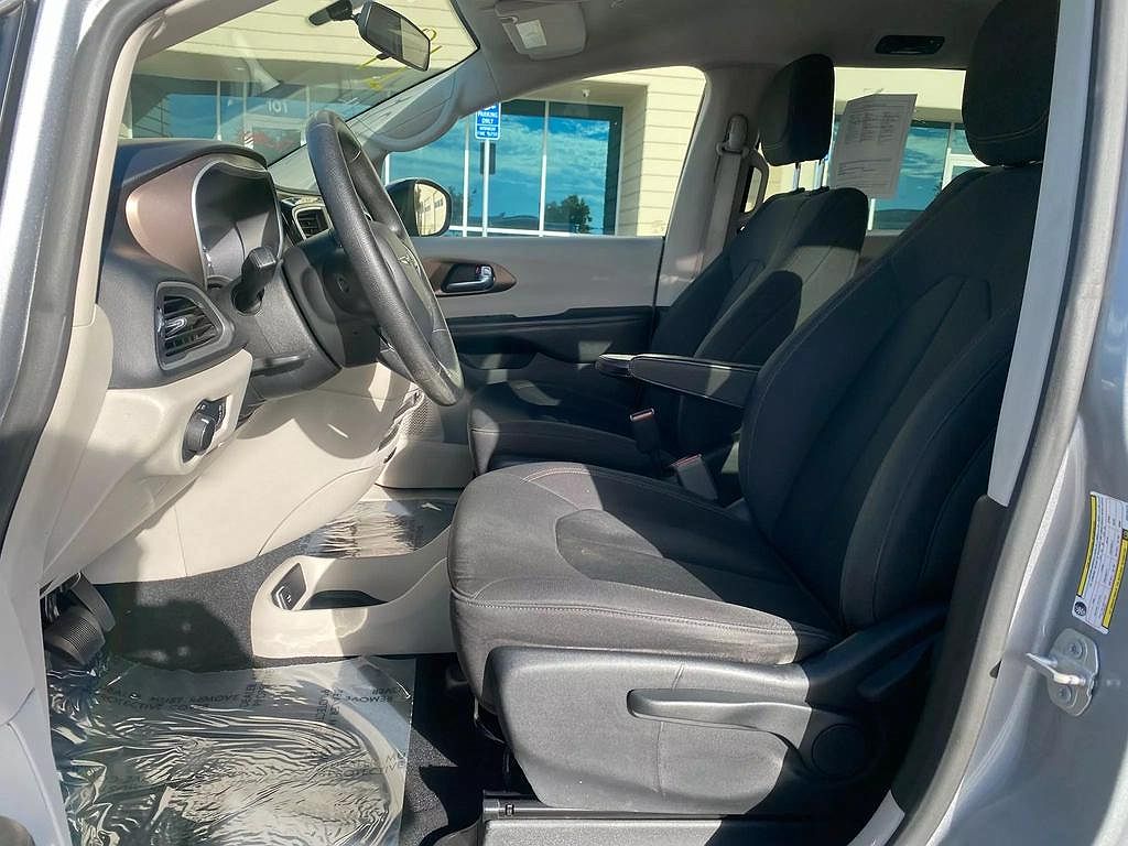 2019 Chrysler Pacifica L image 8