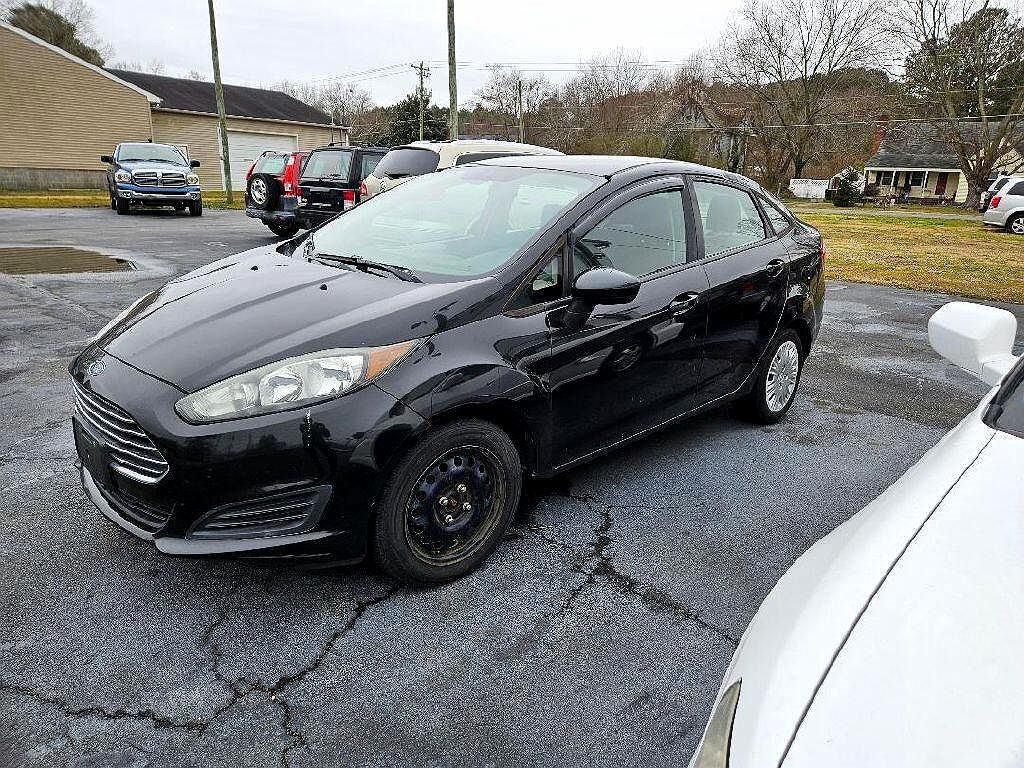 2014 Ford Fiesta S image 1