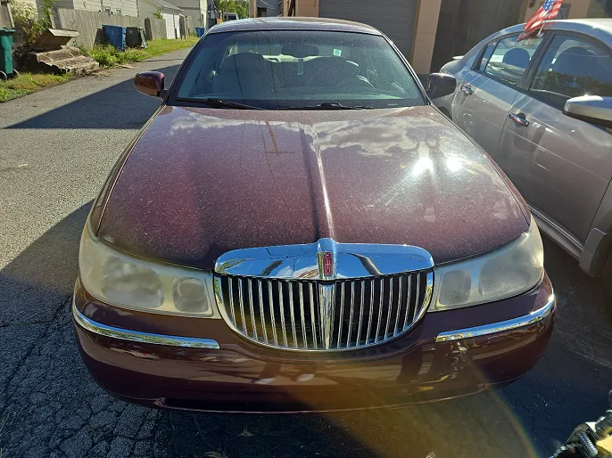 2000 Lincoln Town Car