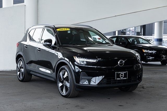 2025 Volvo EX40