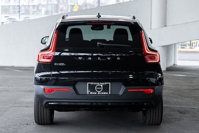 2025 Volvo EX40