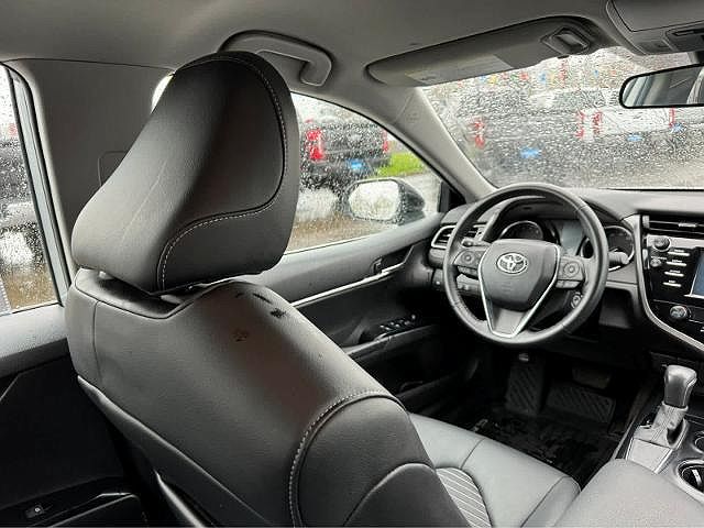 2020 Toyota Camry SE image 9