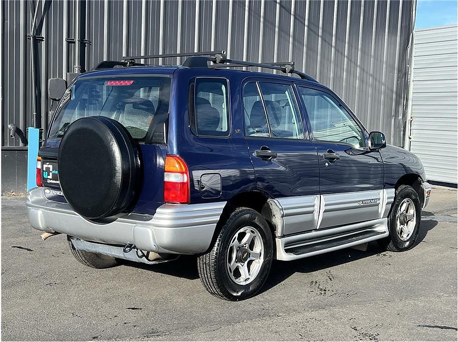 2001 Chevrolet Tracker LT image 2