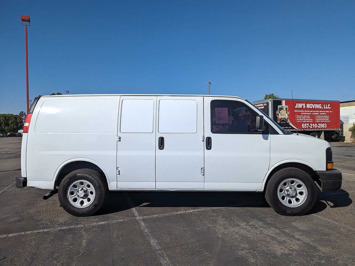 2010 Chevrolet Express 1500 image 7