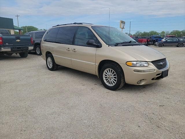 2000 Chrysler Town & Country LXi image 0