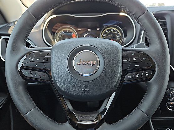 2023 Jeep Cherokee Altitude Lux photo 10