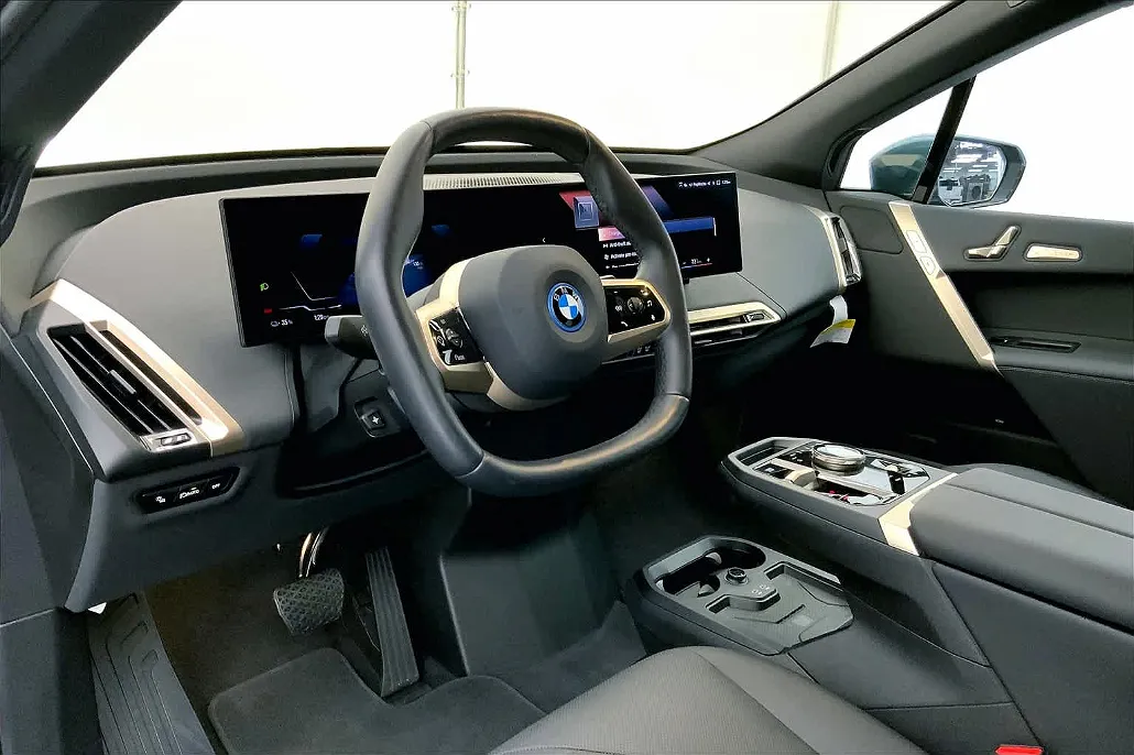 2023 BMW iX xDrive50 image 1