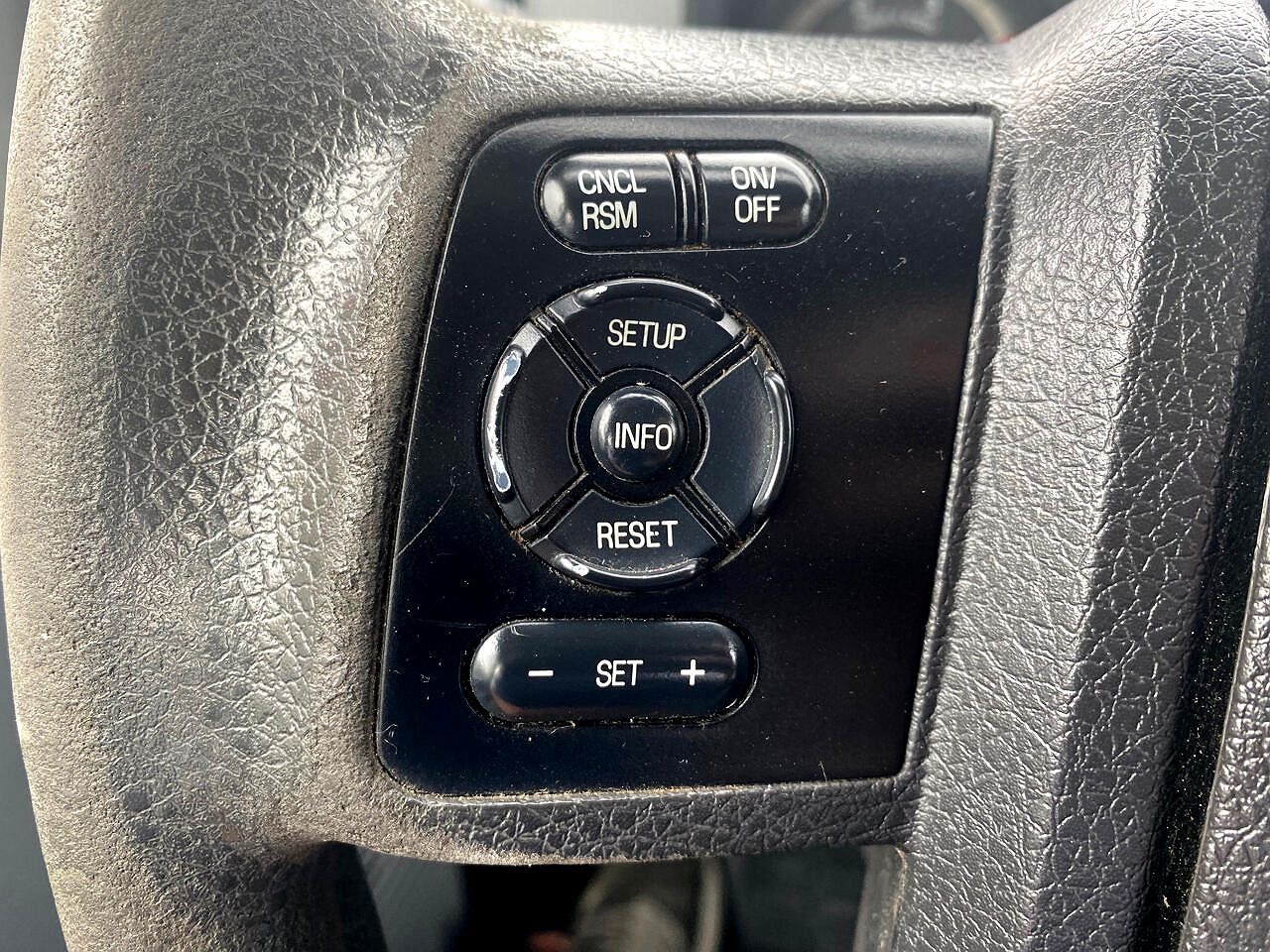 2014 Ford F-550 null image 16