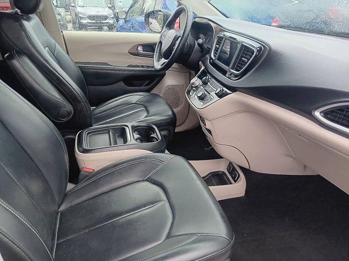 2021 Chrysler Voyager