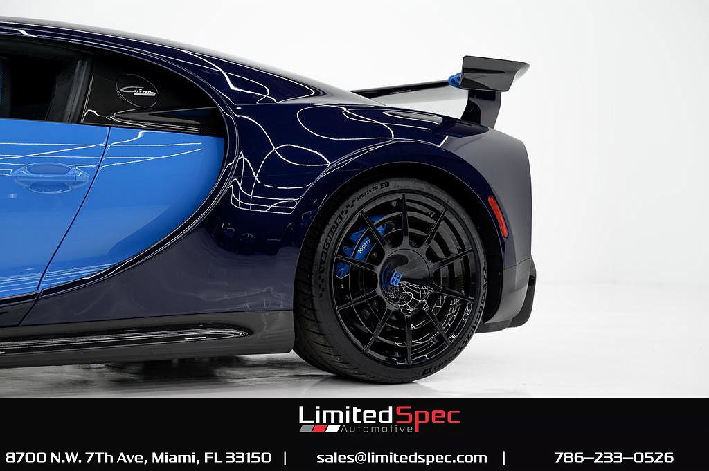 2021 Bugatti Chiron null image 30