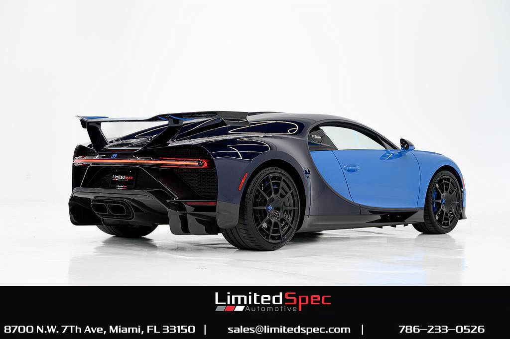 2021 Bugatti Chiron null image 40