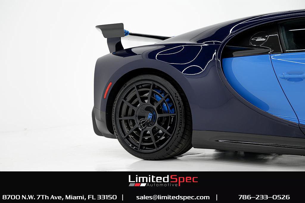 2021 Bugatti Chiron null image 7
