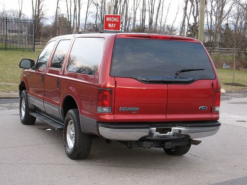 2005 Ford Excursion XLT image 12