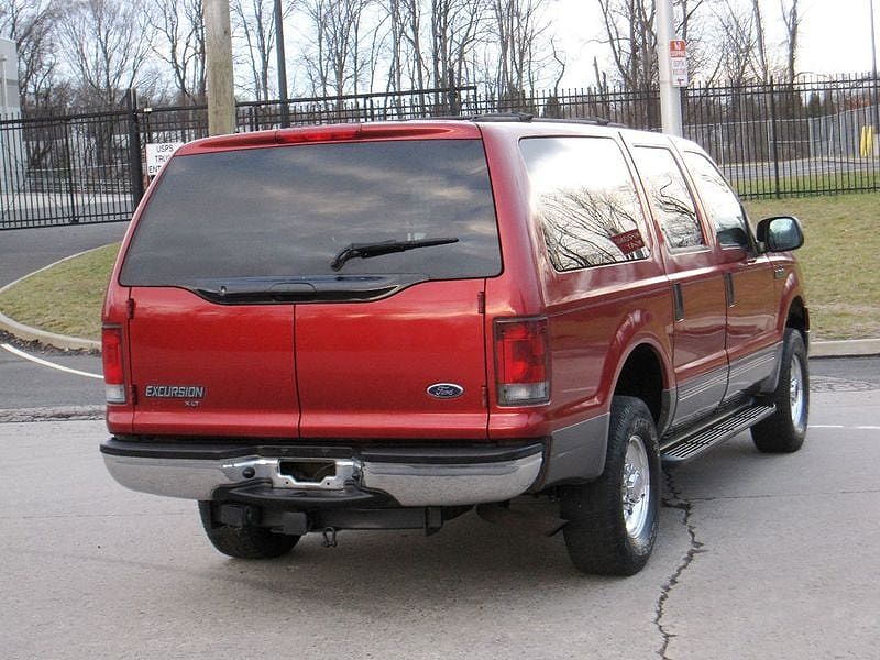 2005 Ford Excursion XLT image 13