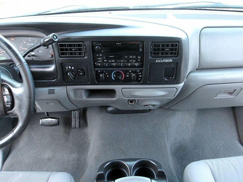 2005 Ford Excursion XLT image 21