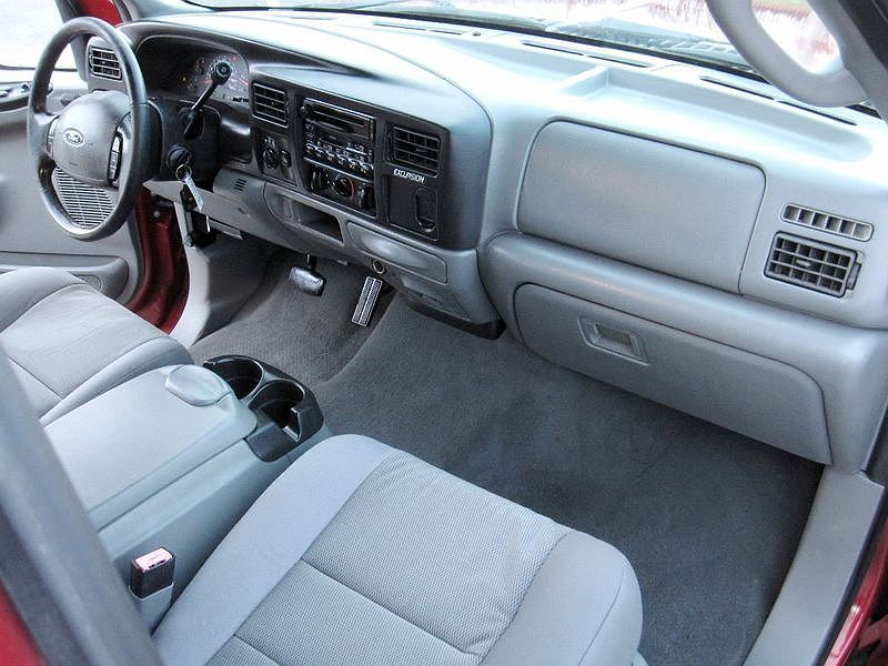 2005 Ford Excursion XLT image 24