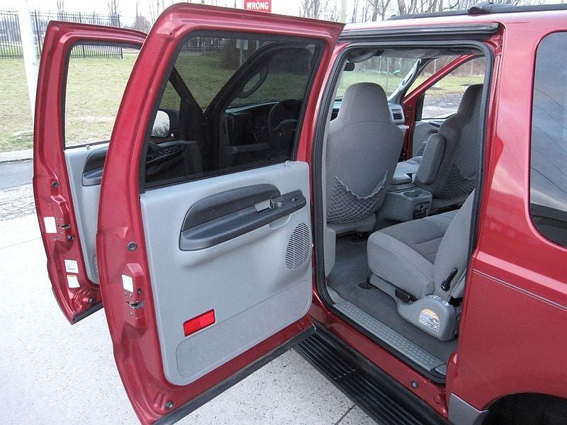 2005 Ford Excursion XLT image 27