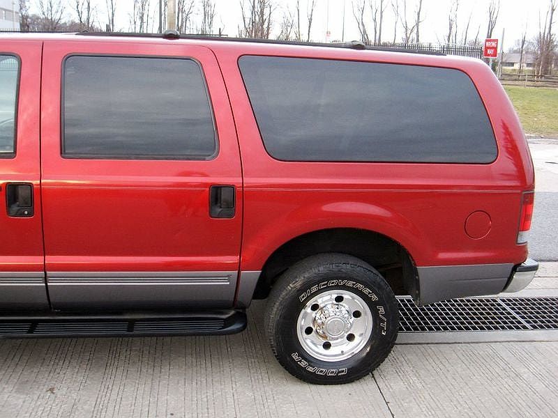 2005 Ford Excursion XLT image 8