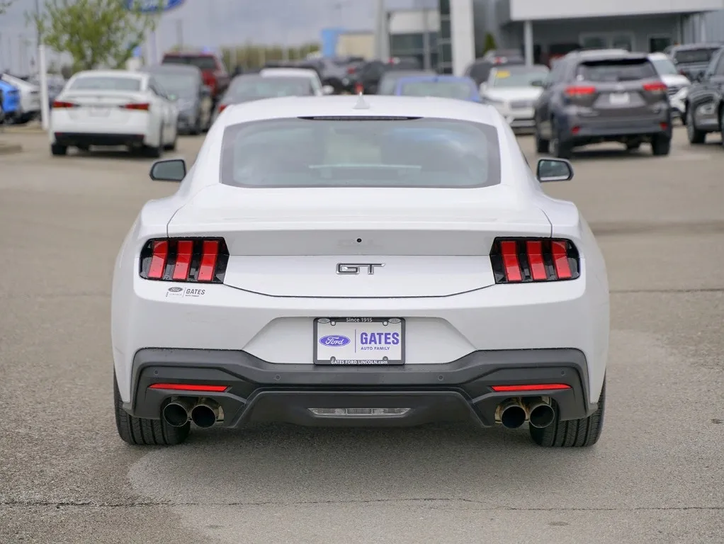 2024 Ford Mustang GT image 3
