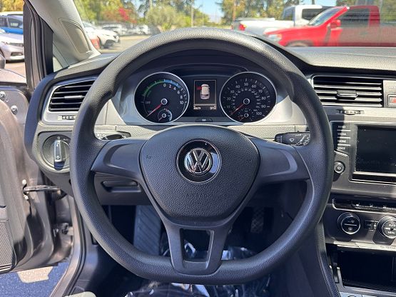2016 Volkswagen e-Golf SE photo 11