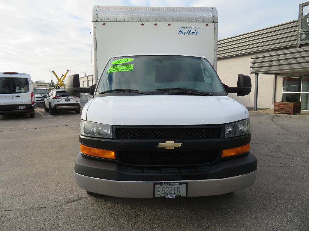 2018 Chevrolet Express 4500 image 3