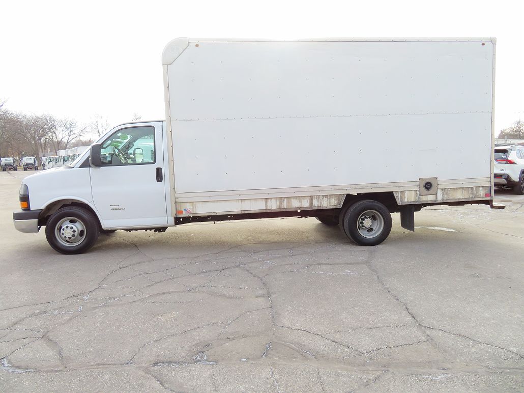2018 Chevrolet Express 4500 image 5
