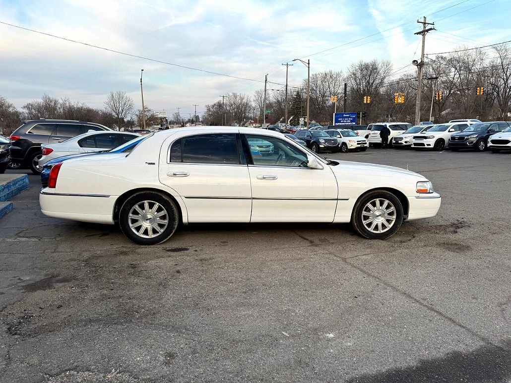 2009 Lincoln Town Car Signature Limited image 5