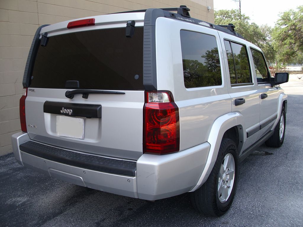 2006 Jeep Commander null image 5