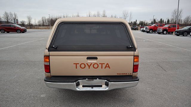 1996 Toyota Tacoma Base image 4