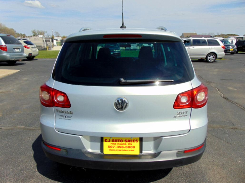 2009 Volkswagen Tiguan SEL image 2