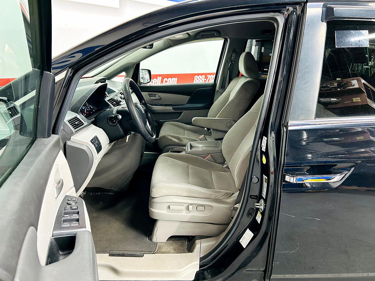 2013 Honda Odyssey EX image 8