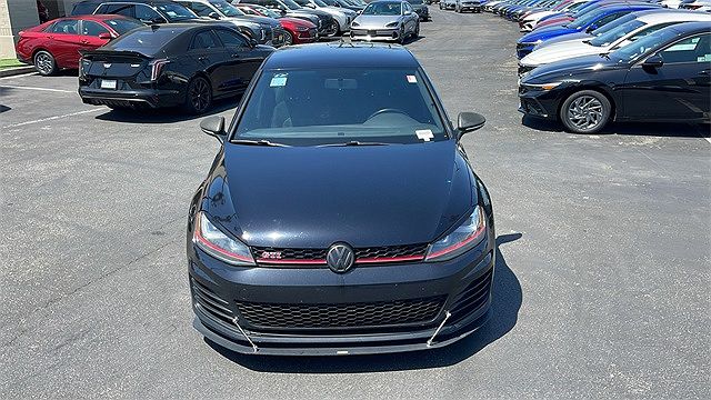 2017 Volkswagen Golf Sport image 1