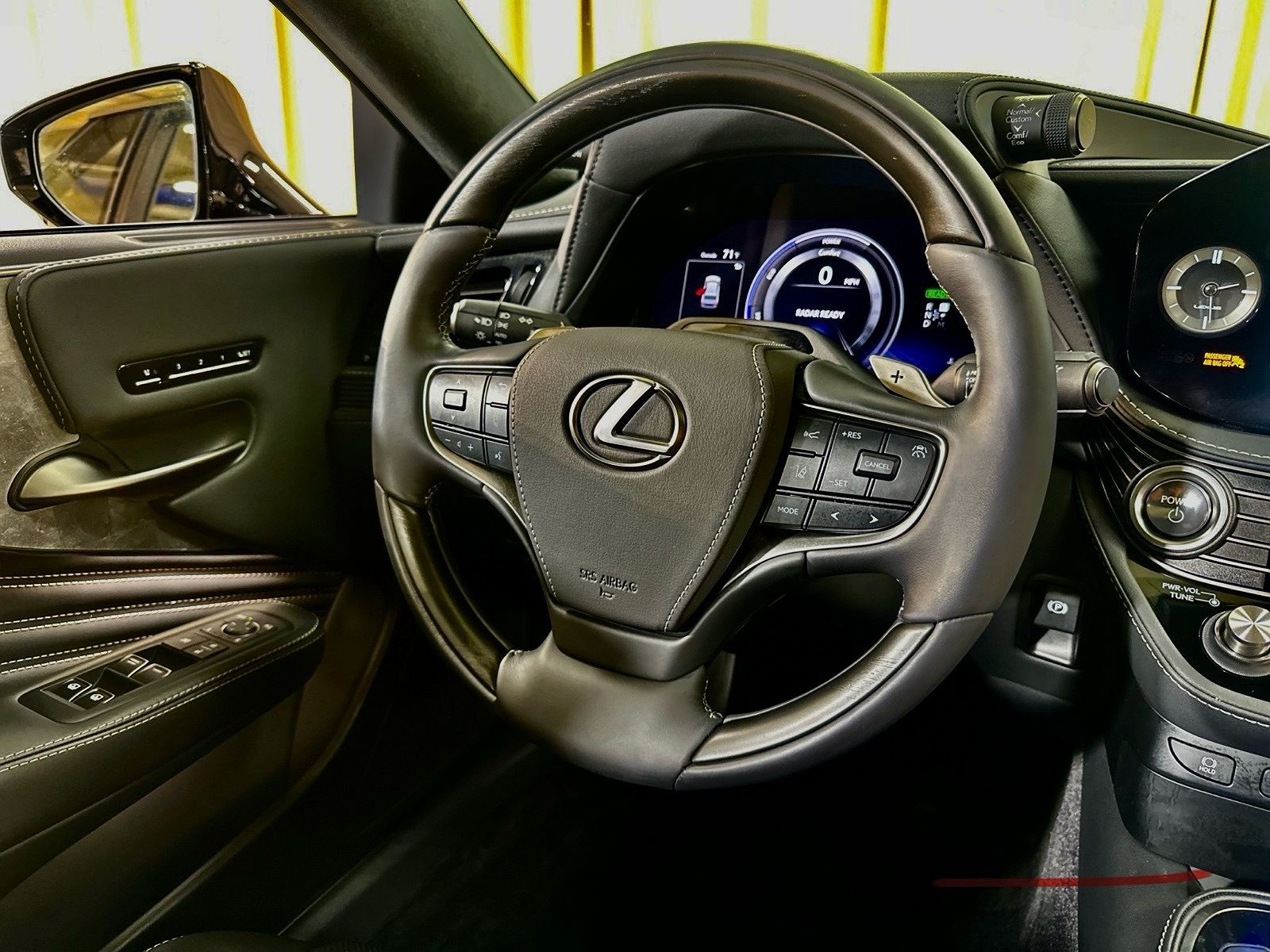 2023 Lexus LS 500h image 9