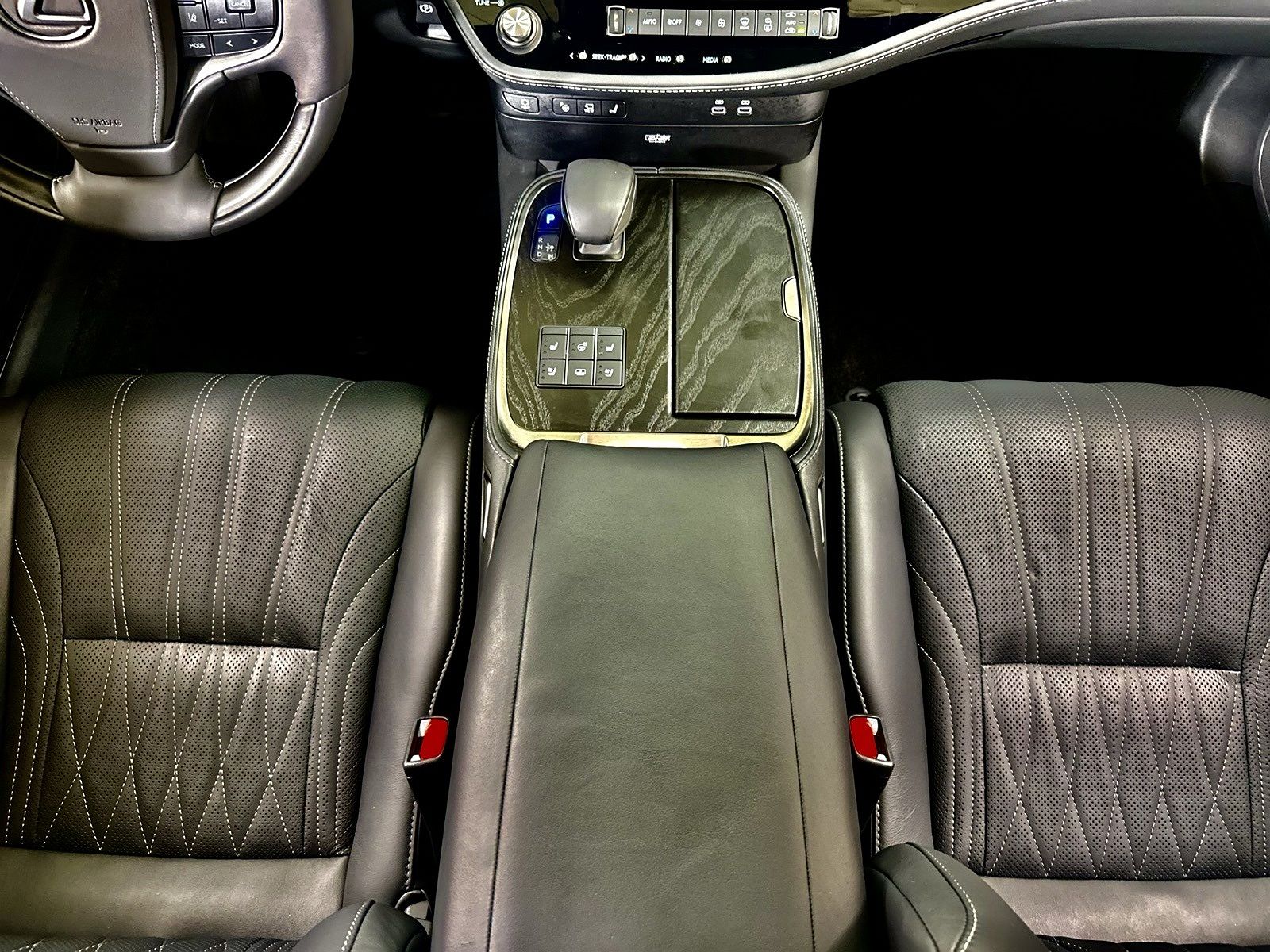 2023 Lexus LS 500h image 14
