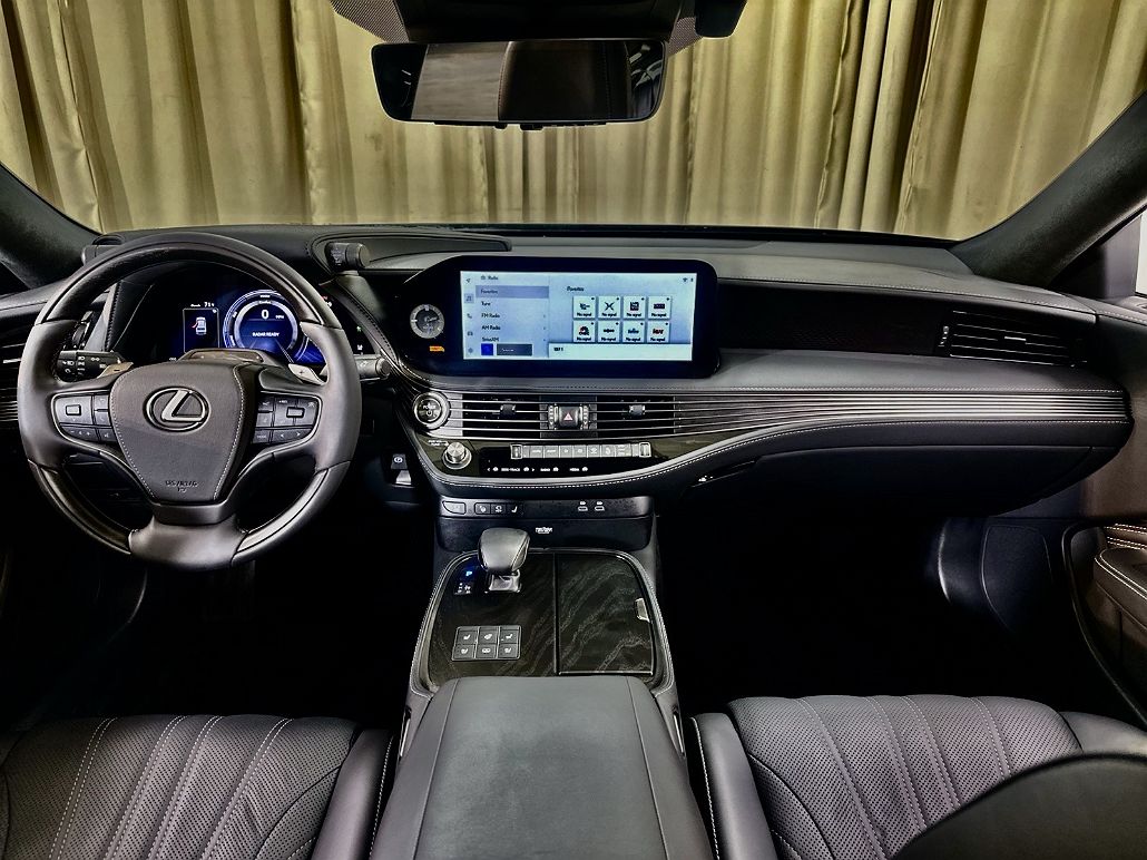 2023 Lexus LS 500h image 2