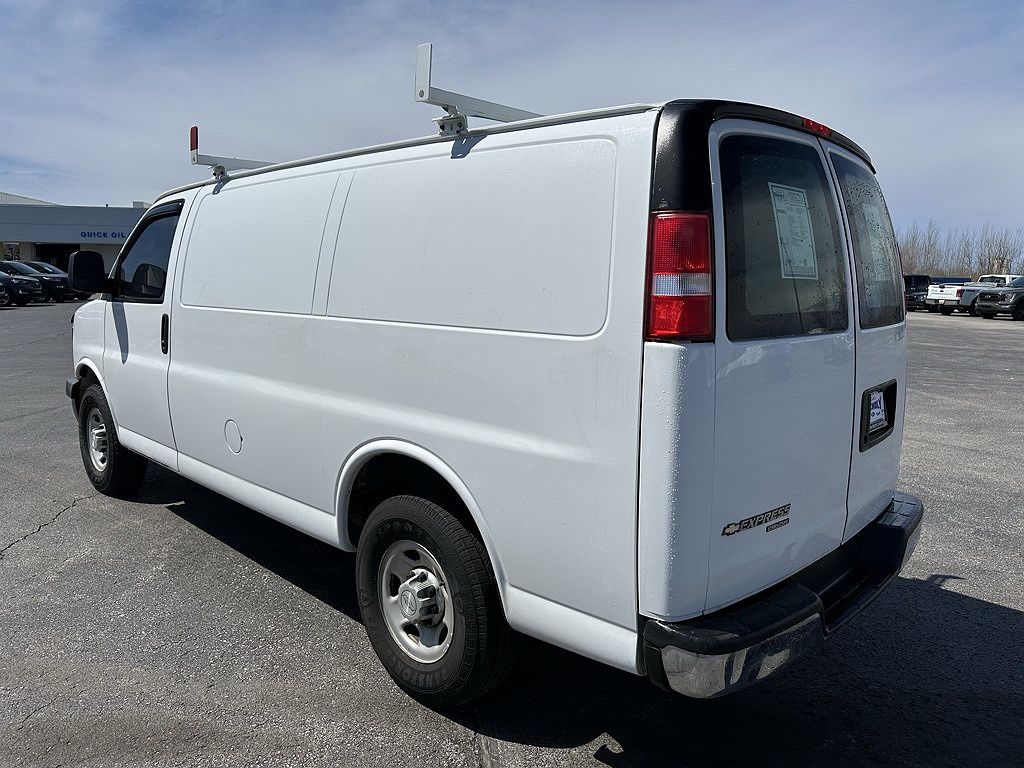 2016 Chevrolet Express 2500 image 3
