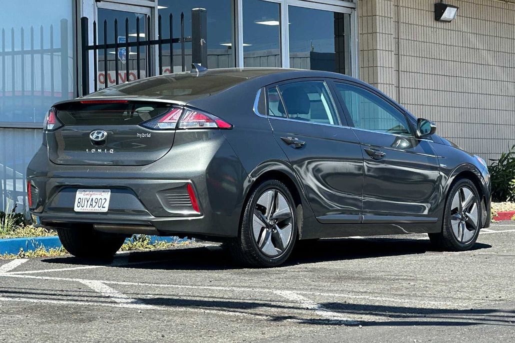 2020 Hyundai Ioniq SEL image 4