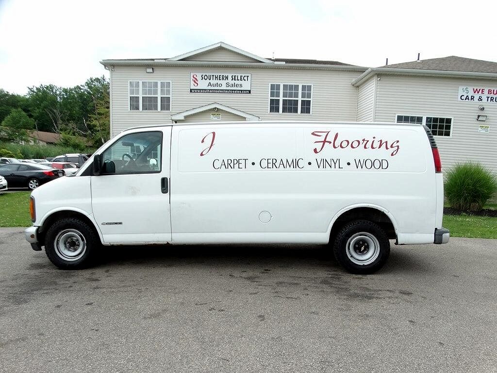 2002 Chevrolet Express 2500 image 0