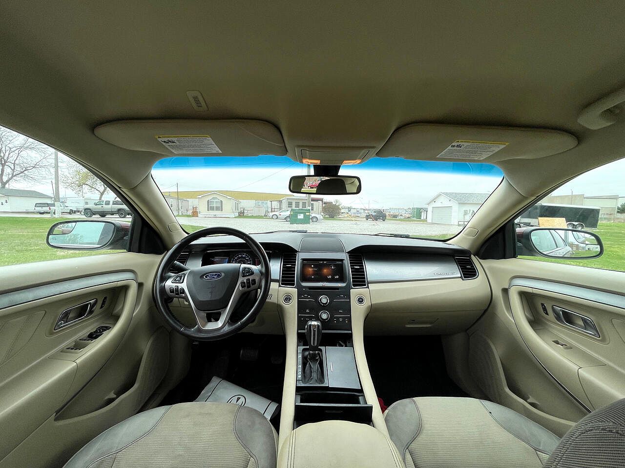2015 Ford Taurus SEL image 9