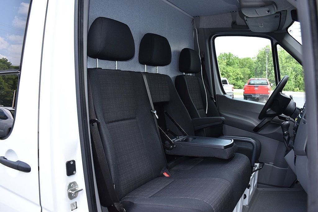 2017 Mercedes-Benz Sprinter 3500 image 2