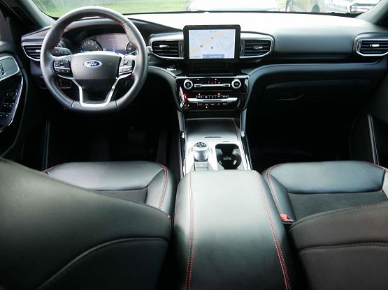 2023 Ford Explorer ST-Line photo 10