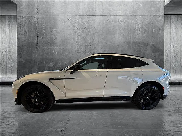 2025 Aston Martin DBX